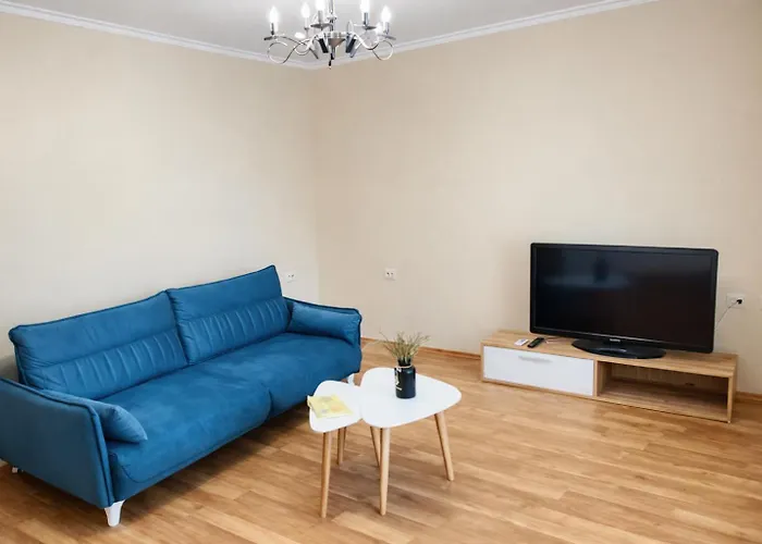 - Free Parking Nearby Apartamento Tirana