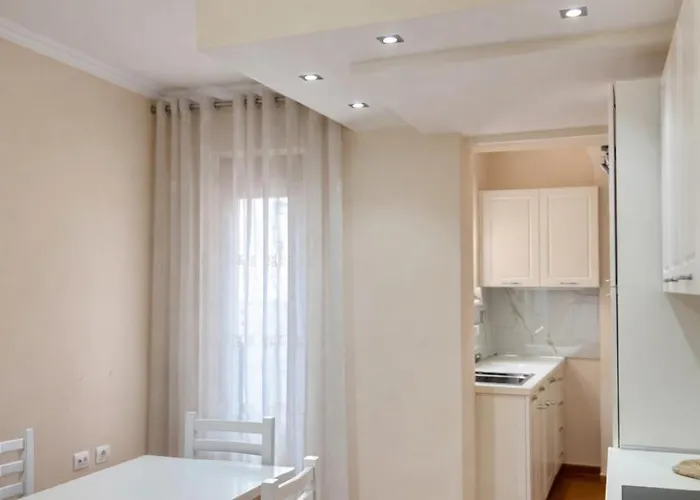 - Free Parking Nearby