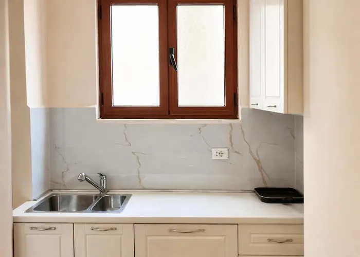 - Free Parking Nearby