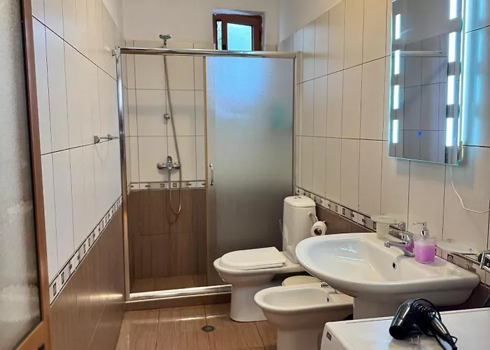 Apartament - Free Parking Nearby Tirana