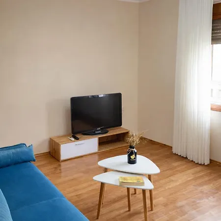 - Free Parking Nearby