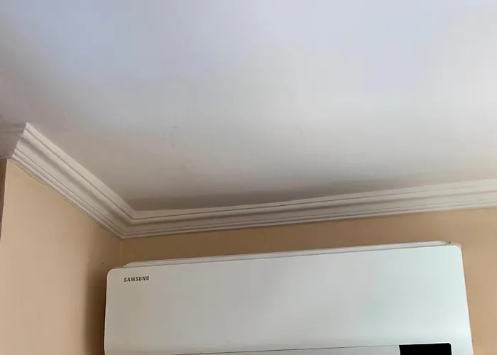 Apartment - Free Parking Nearby